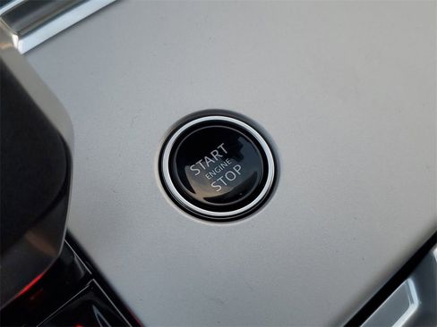 New 2025 Land Rover Range Rover SE image 20