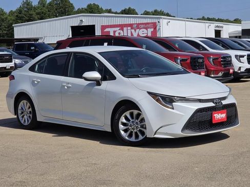 Used 2022 Toyota Corolla LE w/ LE Convenience Package FWD image 2