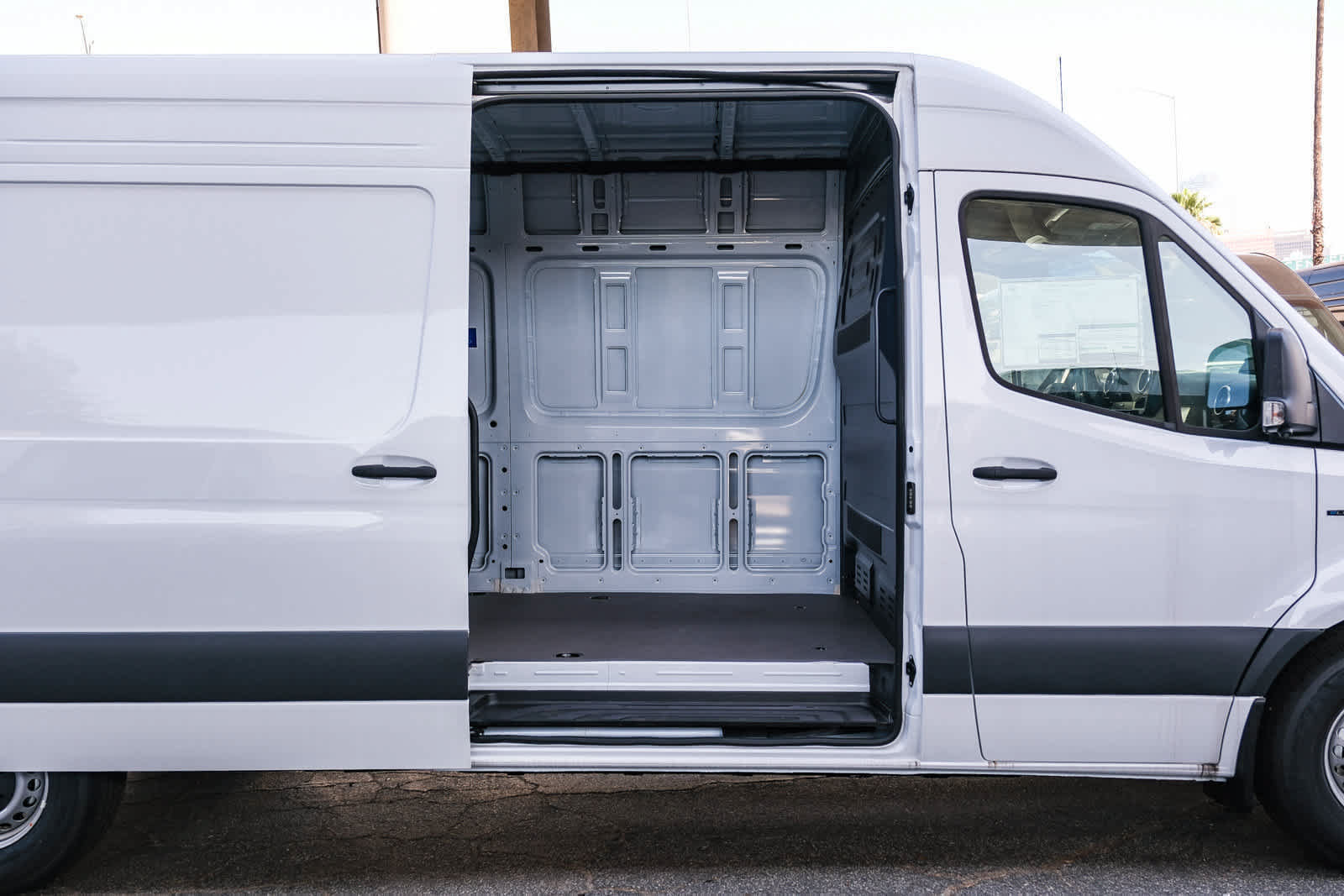 New 2025 Mercedes-Benz eSprinter 170 Cargo image 15