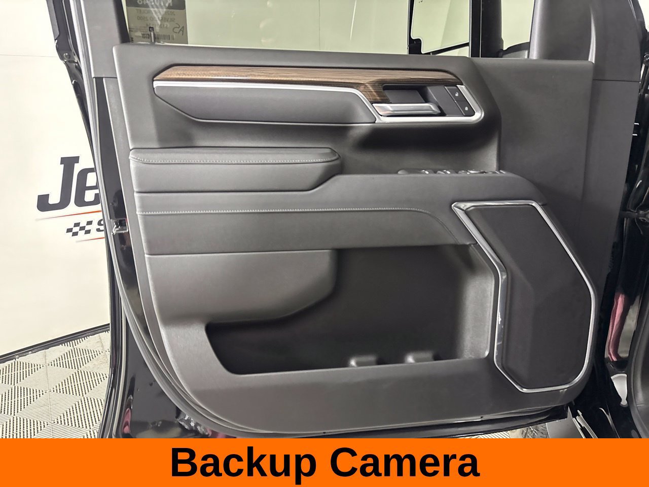 Used 2025 Chevrolet Silverado 2500 LT w/ Z71 Chrome Sport Edition AWD/4WD image 10