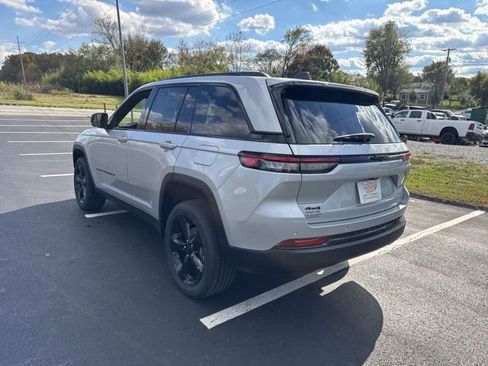 New 2025 Jeep Grand Cherokee Altitude image 5