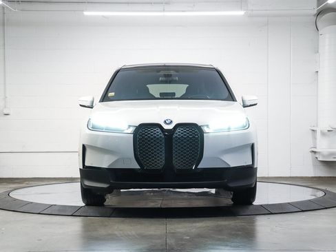 Used 2024 BMW iX xDrive50 AWD/4WD image 2