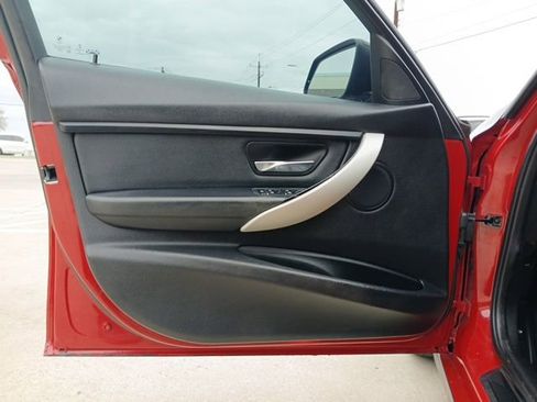 Used 2016 BMW 320i Sedan image 18