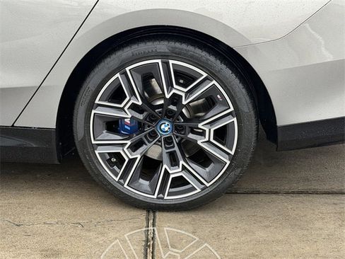 Used 2024 BMW i5 eDrive40i w/ M Sport Package image 7