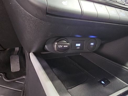 Used 2025 Hyundai Elantra Limited FWD image 19