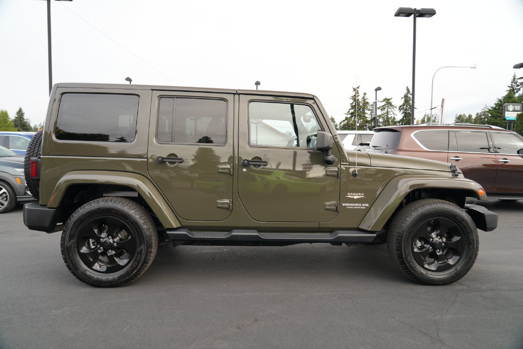Used 2015 Jeep Wrangler Unlimited Sahara w/ Connectivity Group AWD/4WD image 6
