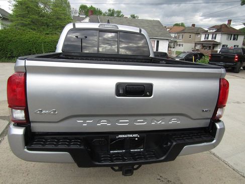 Used 2022 Toyota Tacoma SR AWD/4WD image 8