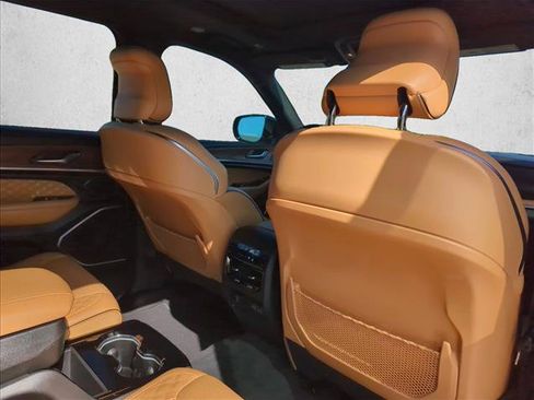 Used 2025 Jeep Grand Cherokee L Summit AWD/4WD image 19