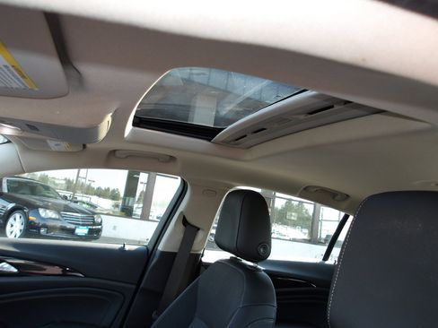 Used 2018 Buick Regal Preferred w/ Driver Confidence Package #1 image 14