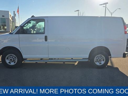 Used 2024 GMC Savana 2500 w/ Driver Convenience Package image 2