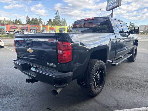 Used 2018 Chevrolet Silverado 2500 High Country image 8