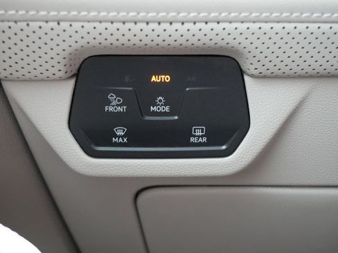Certified 2025 Volkswagen Atlas SEL Premium R-Line AWD/4WD image 27