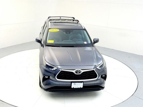 Certified 2023 Toyota Highlander XLE image 20
