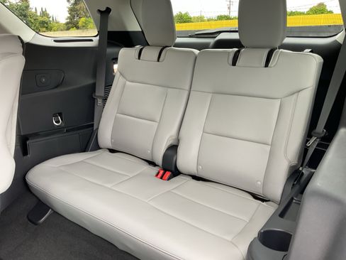 Used 2025 Ford Explorer Active w/ Active Comfort Package RWD image 28
