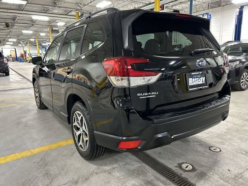 Used 2021 Subaru Forester Premium image 6