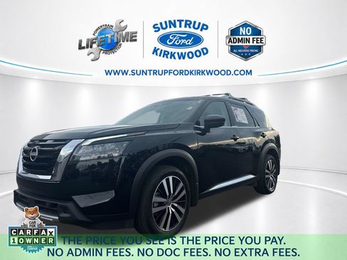Used 2025 Nissan Pathfinder Platinum w/ Cargo Package FWD image 1