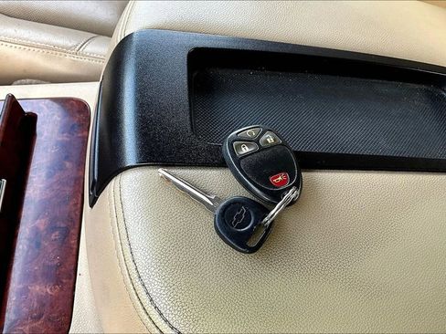 Used 2013 Chevrolet Avalanche LTZ image 11