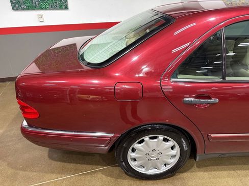 Used 1999 Mercedes-Benz E 320 Sedan image 42