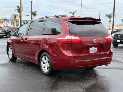 Used 2015 Toyota Sienna LE image 8