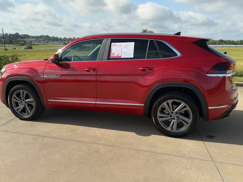 Used 2024 Volkswagen Atlas Cross Sport SEL R-Line AWD/4WD image 5
