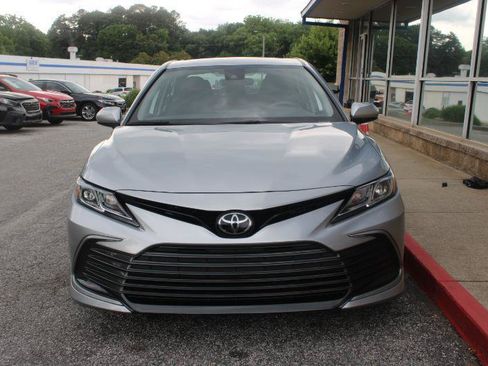 Used 2022 Toyota Camry LE FWD image 2