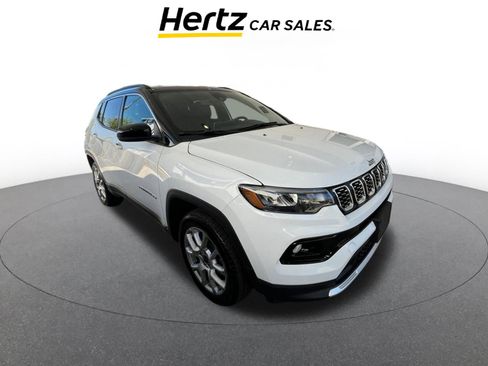 Used 2025 Jeep Compass Limited image 1