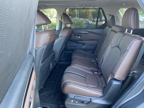 Used 2025 Honda Pilot Elite image 54