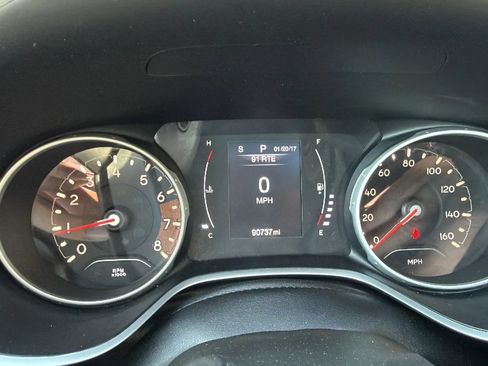 Used 2019 Jeep Compass Latitude FWD image 11