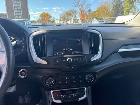 Used 2022 GMC Terrain SLE image 21