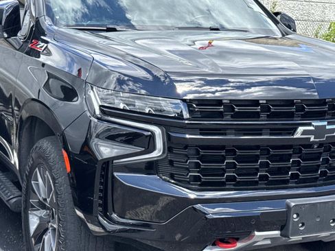 Used 2023 Chevrolet Tahoe Z71 w/ Luxury Package AWD/4WD image 4