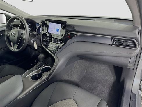 Used 2022 Toyota Camry LE image 30