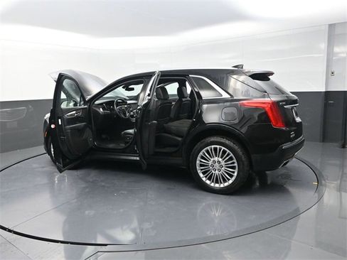 Used 2017 Cadillac XT5 Platinum image 29