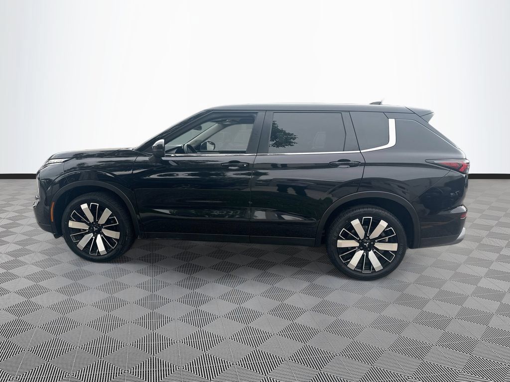 Used 2025 Mitsubishi Outlander SE FWD image 9