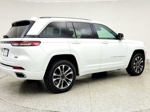 Used 2023 Jeep Grand Cherokee Overland AWD/4WD image 5
