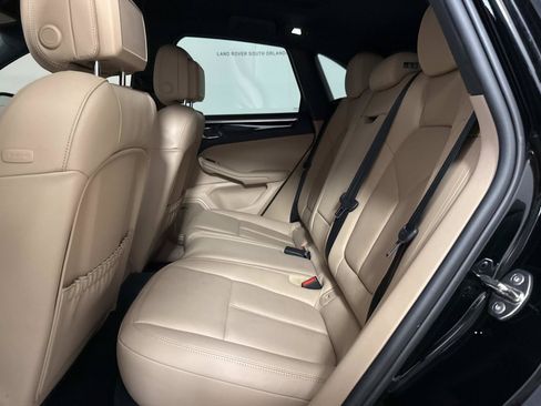 Used 2024 Porsche Macan AWD/4WD image 13