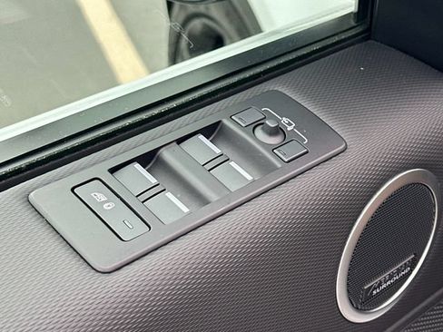 Used 2025 Land Rover Discovery Dynamic SE AWD/4WD image 14