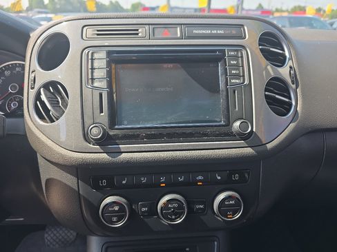 Used 2017 Volkswagen Tiguan Sport image 16