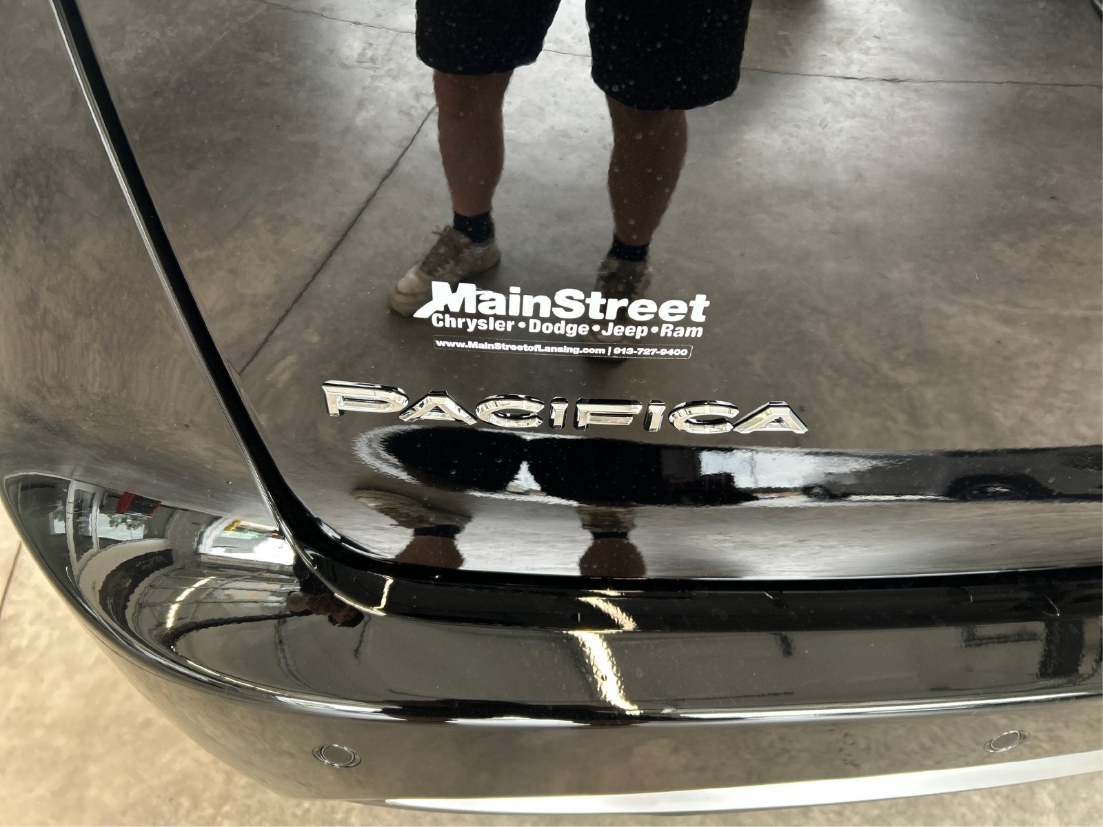 New 2027 Chrysler Pacifica Select w/ Family Tech Group FWD image 23