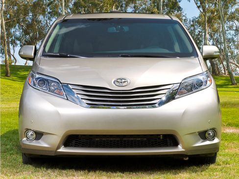 Used 2017 Toyota Sienna LE FWD image 1