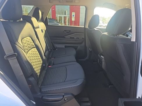 New 2025 Nissan Pathfinder SV w/ Black Appearance Package image 29