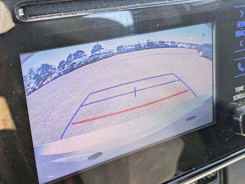 Used 2017 Toyota Corolla LE FWD image 12