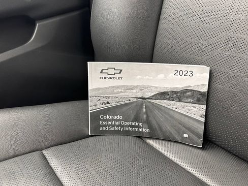 Used 2023 Chevrolet Colorado Z71 w/ Z71 Convenience Package 2 AWD/4WD image 42