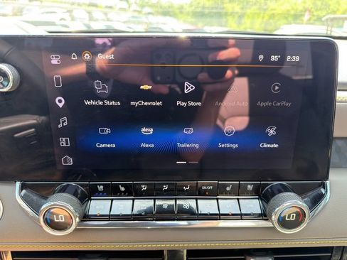 Used 2025 Chevrolet Colorado ZR2 w/ Midnight Edition AWD/4WD image 34