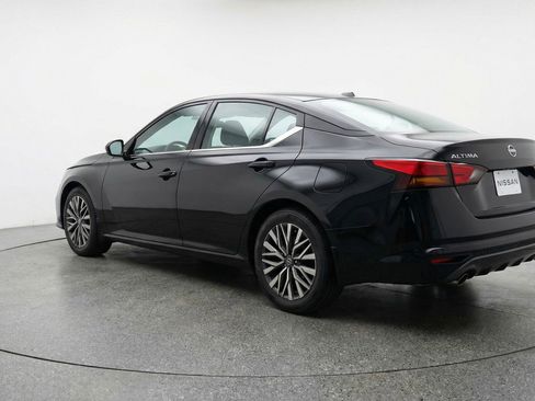 Used 2025 Nissan Altima 2.5 SV FWD image 6