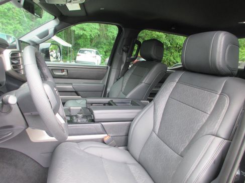 Used 2025 Toyota Tundra SR5 w/ SR5 Premium Package AWD/4WD image 14