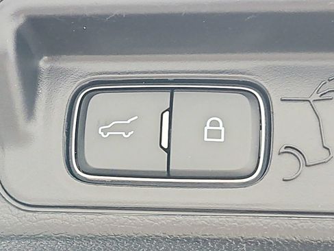 Used 2022 Ford Explorer XLT RWD image 48
