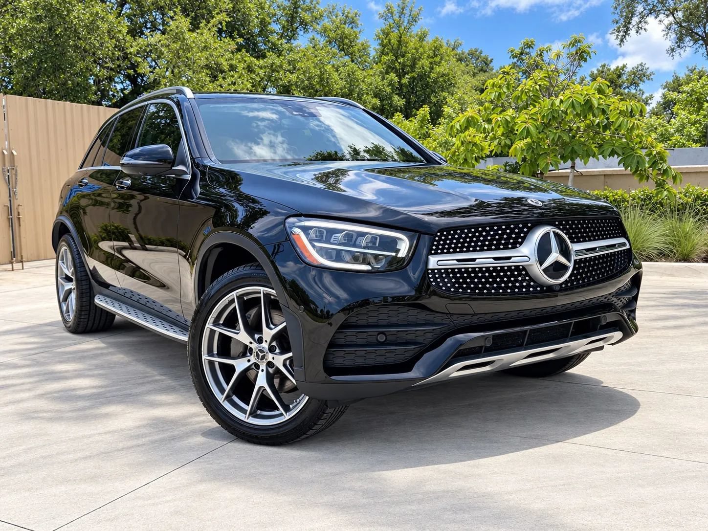 Used 2021 Mercedes-Benz GLC 300 4MATIC image 1