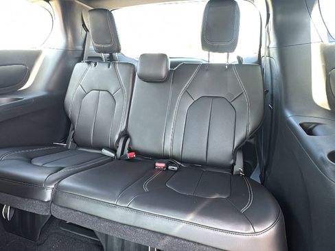 New 2026 Chrysler Pacifica Select image 21
