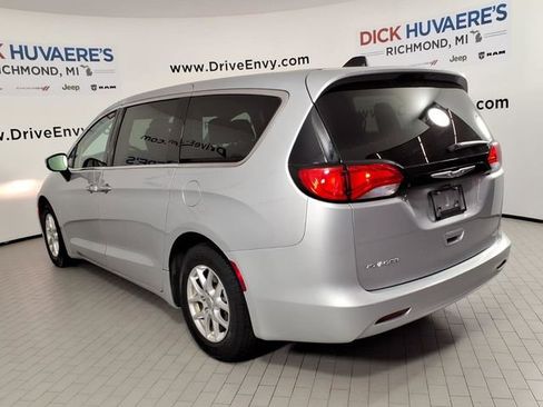 Used 2023 Chrysler Voyager LX FWD image 6