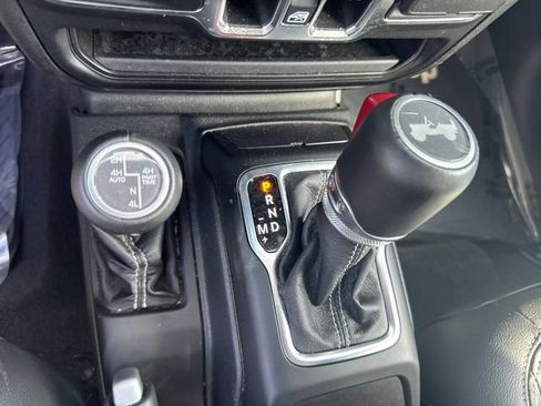 Used 2022 Jeep Wrangler Unlimited Sahara w/ Cold Weather Group AWD/4WD image 26